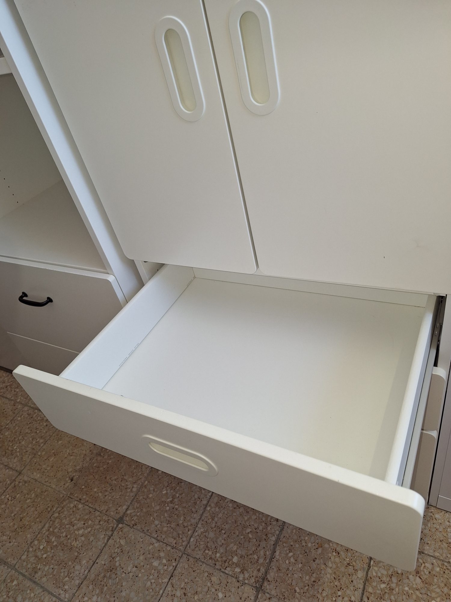 Ikeás praktikus ruhás szekrény Stuva márka – 5. nézet