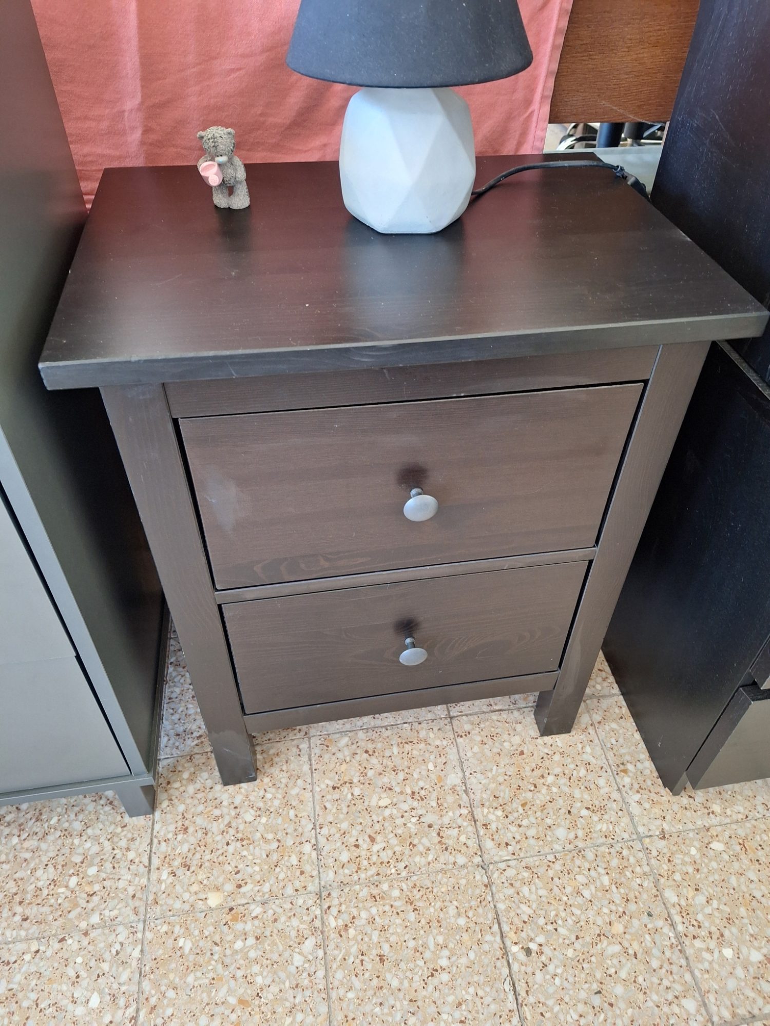 Ikeás Hemnes 2 fiókos éjjeli szekrény szett feketére pácolt – 2. nézet