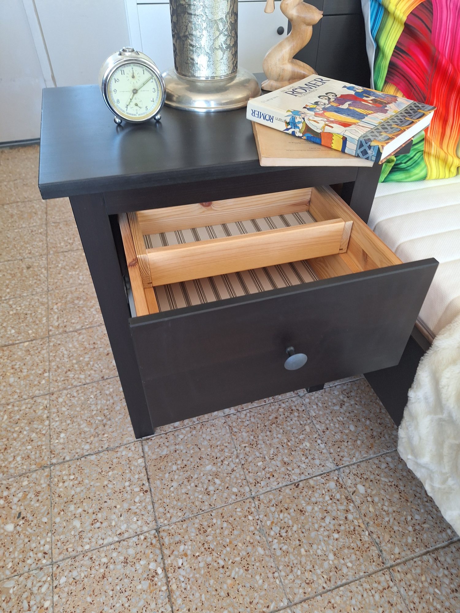 Ikeás Hemnes 2 fiókos éjjeli szekrény szett feketére pácolt – 3. nézet