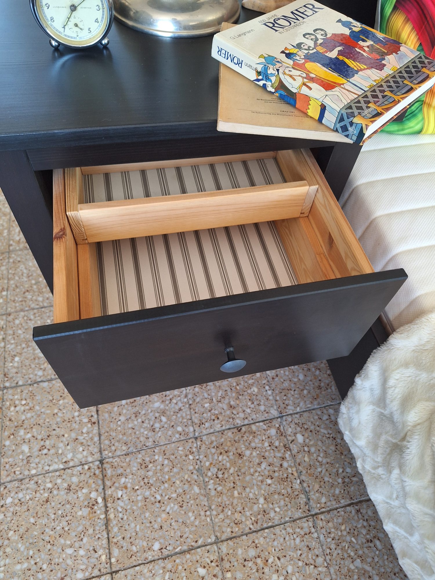 Ikeás Hemnes 2 fiókos éjjeli szekrény szett feketére pácolt – 5. nézet